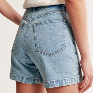 Abercrombie light wash dad shorts